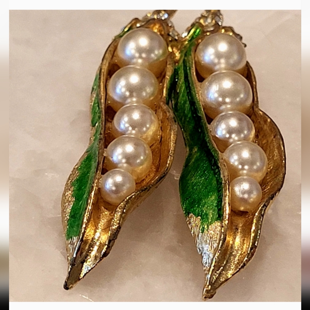 Hobe Brooch Pea Pod Pearls Goldtone Vintage Rare!